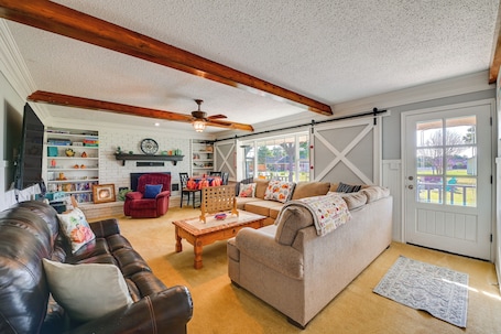 Kingston Vacation Rental | 4BR | 3BA | 1,950 Sq Ft | 3 Steps to Enter