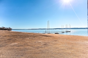 Lake Texoma Within Walking Distance | Kayaks Provided