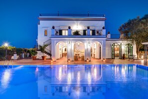 Building Exterior, Pool