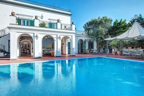 Building Exterior, Pool