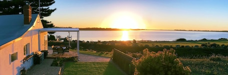 View of the Murray River from The Admiral Riverside Studios