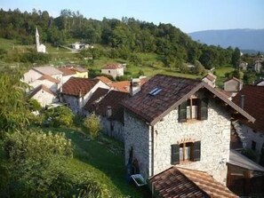 External view of the building. La Casa Gingelina and the village Casan