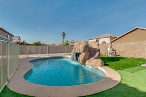 Awesome gorgeous pool to behold (non heated)