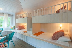 Your kids will love our bunk bedroom, which has 2 queen beds and 2 twin beds.