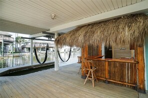 Bring your boat or your jet skis! Palapa and 10,000 pound boat lift. 