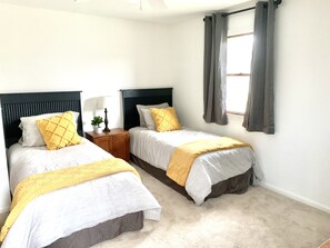 Bedroom #3 with 2 twin beds