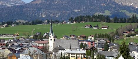 Ausblick aus dem Fenster. Ausblick auf Abtenau