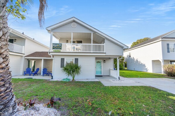 Welcome to Sea Haven A located within walking distance to the beach.