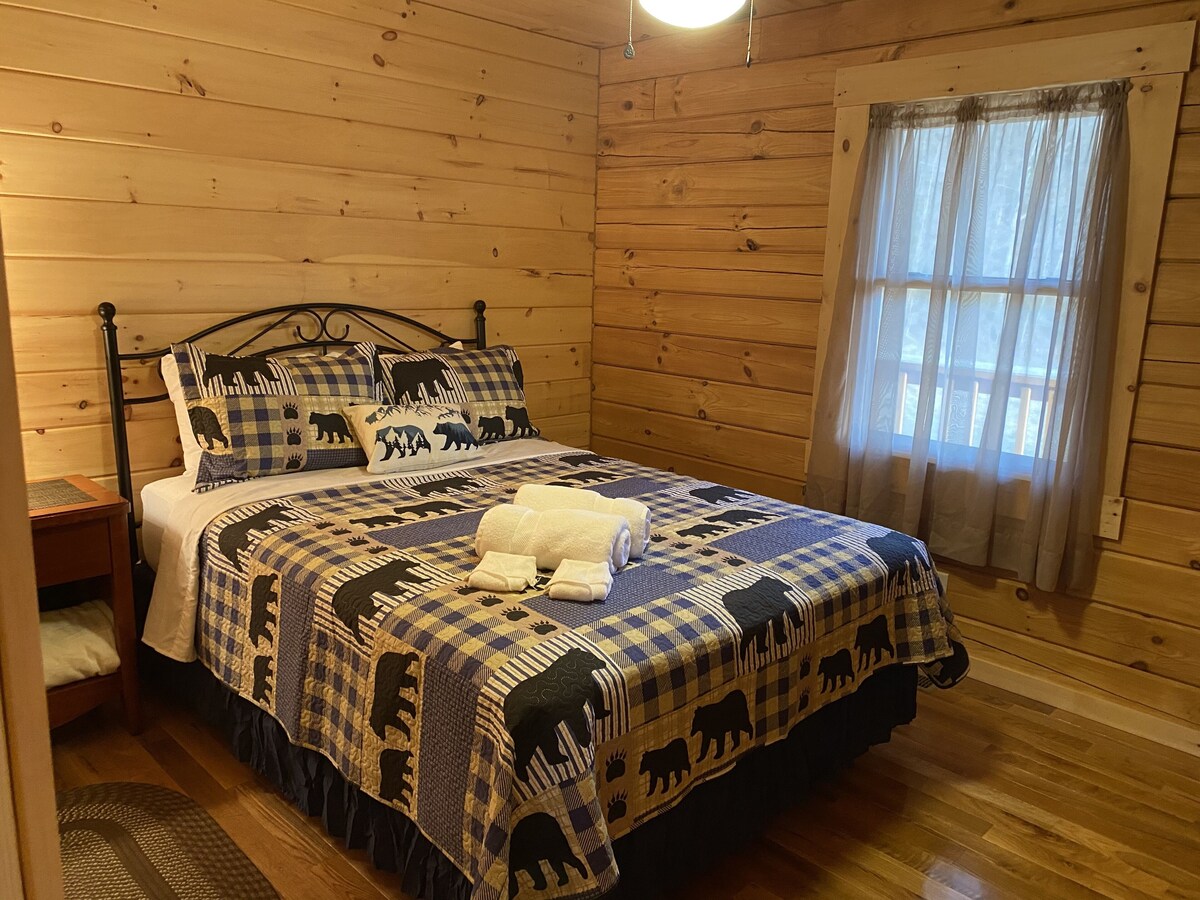 Little Bears Cabin – 5 Br / 3 Fireplaces – Spend Spring in the Shenandoah Valley