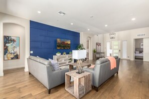 1st floor: Living room featuring flat-screen SMART TV and designer furnishings.