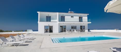 Villa GA98, Stunning 6BDR Protaras Villa, 5-10 min drive to Fig Tree Bay Beach