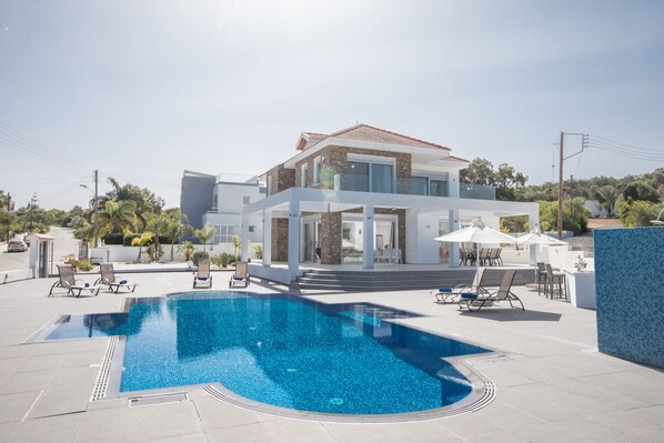 Villa DS116,Luxury 5BDR Protaras Villa,a 5 minute walk to the main Proaras Strip