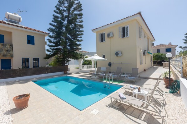 Villa NI38B, Modern 5BDR Agia Triada Villa, Close to the Beach