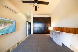 Master suite with King bed and ocean view