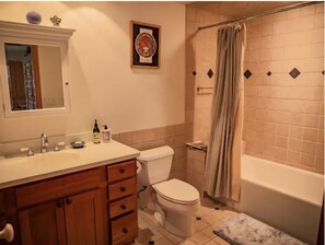 Spacious full bathroom