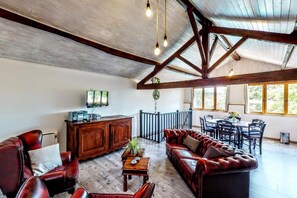 Etage, avec espace repas et salon