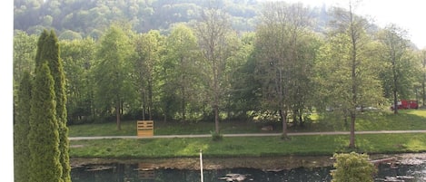 Ferienwohnung mit Balkon am Wasser-Ausblick vom Balkon