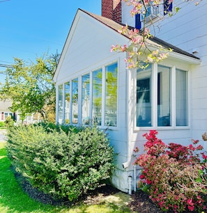 outdoor view of sunroom 