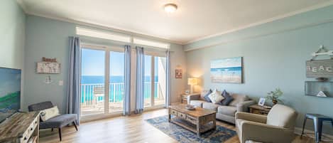Welcome to Laketown Wharf 2117 "High Tide"
This 1 bedroom/2 bath + bunks penthouse is exactly what your looking for!