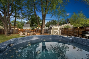 Awesome backyard w/ Hot Tub and Firepit