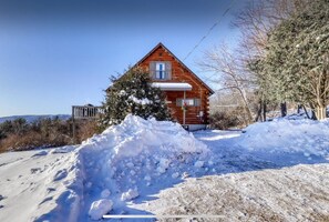 The Hidden Gem Cabin in December 