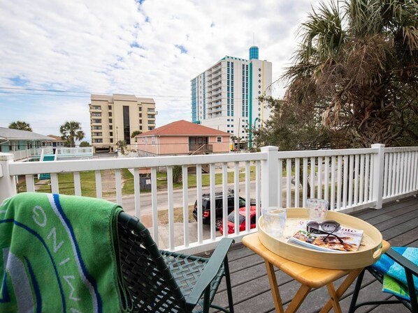 Upper beach-facing deck