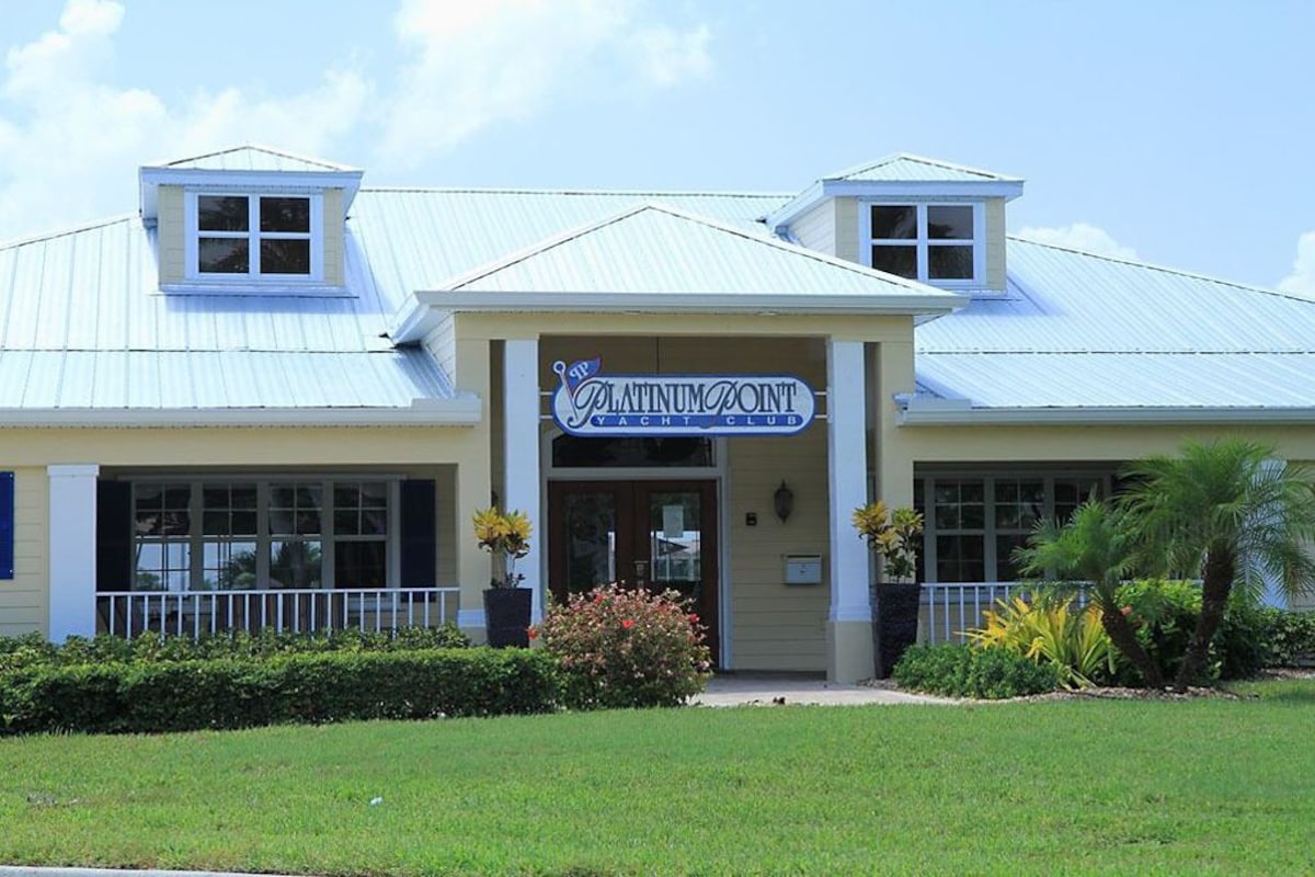 Newly Renovated Condo in Burnt Store Marina