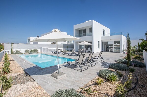 Villa CCV5, Stunning 5BDR Protaras Villa, Close to Fig Tree Bay Beach