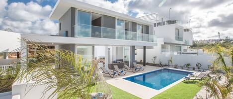 Villa OL26, Luxury 3BDR Protaras Villa, Close to Fig Tree Bay Beach