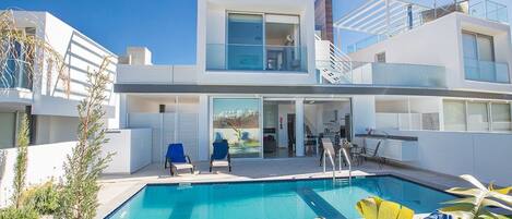 Villa OL25, Stunning 2BDR Protaras Villa, Close to Fig Tree Bay Beach