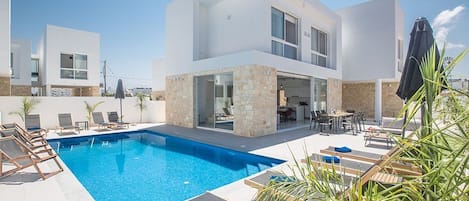 Villa VB3, Luxury 4BDR Protaras Villa, Close to Fig Tree Bay Beach