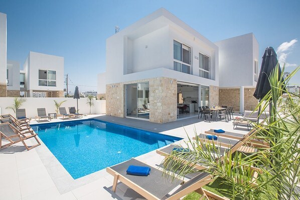 Villa VB3, Luxury 4BDR Protaras Villa, Close to Fig Tree Bay Beach