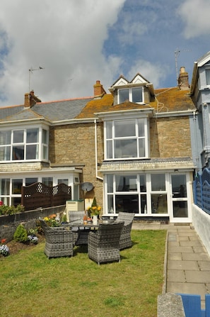 South facing, the garden overlooks the ocean