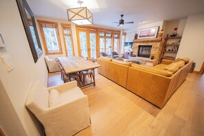 Bright, beautiful condo at The Timbers