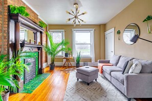 Family & Pet Friendly Vacation Rentals In Ohio Columbus
Our living room features wide space, comfortable sofas, eclectic decor, mixing different styles and eras for a unique and personalized space for your cozy & luxury experience!
