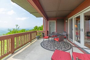 Deck Area--- Outdoor Dining, Mountain View 