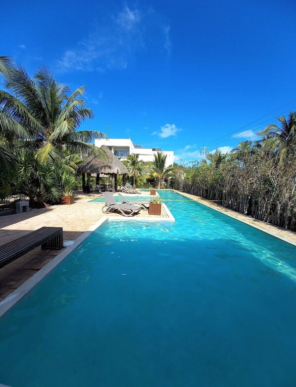 The large swimming pool is inviting you to get refreshed after a hot day spent a the beach