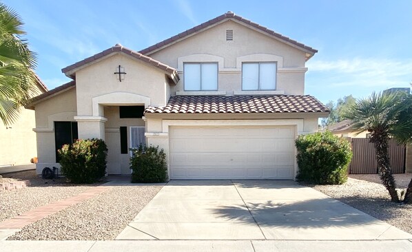 House comes with 2 car garage 