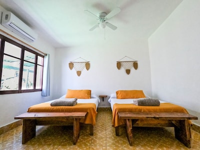 Casa Loreta (6 double beds, centric, private pool)
