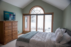 2nd lake view bedroom sleeps 2