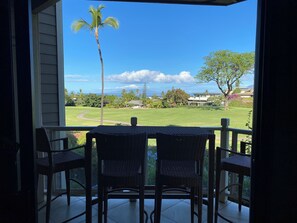 Captivating lanai ocean/golf course view!