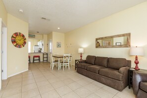 Spacious living area that opens up to the dining and kitchen