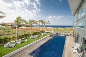 Garden with barbecue, seating area, sun loungers and Private Pool