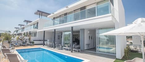 Villa OL6, Stunning and New 4BDR Protaras Villa, Close to Fig Tree Bay Beach
