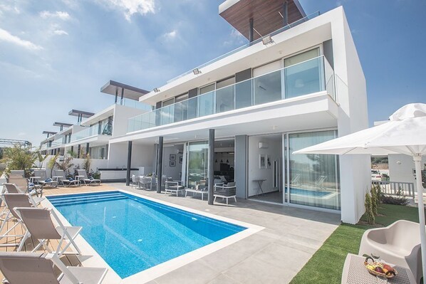 Villa OL6, Stunning and New 4BDR Protaras Villa, Close to Fig Tree Bay Beach