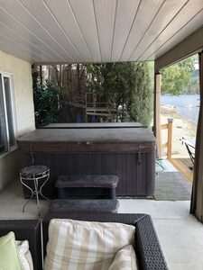 BEACH FRONT HOME PRIVATE HOT TUB 