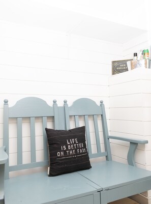 Entry Bench