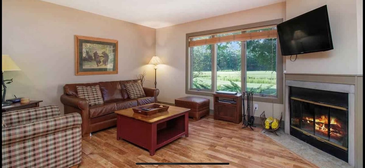 Crystal Mountain Condo Great Location Dog Friendly!
