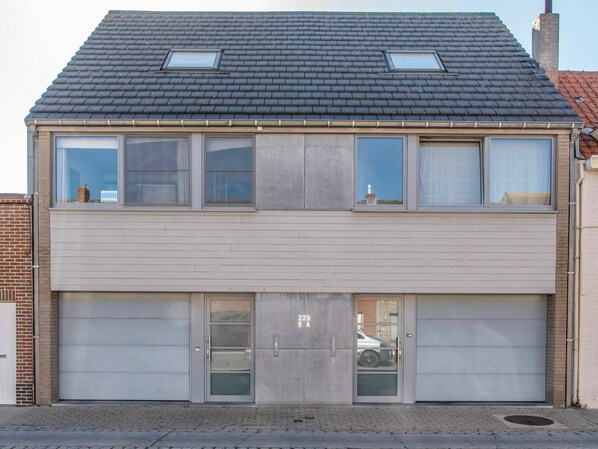 Bâtiment, Propriété, Fenêtre, Ciel, Bois, Maison, Brickwork, Matériel De La Propriété, Porte