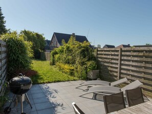 Himmel, Gebäude, Pflanze, Strassenbelag, Grundstueck, Urban Design, Baum, Haus, Wohngebiet, Landschaft